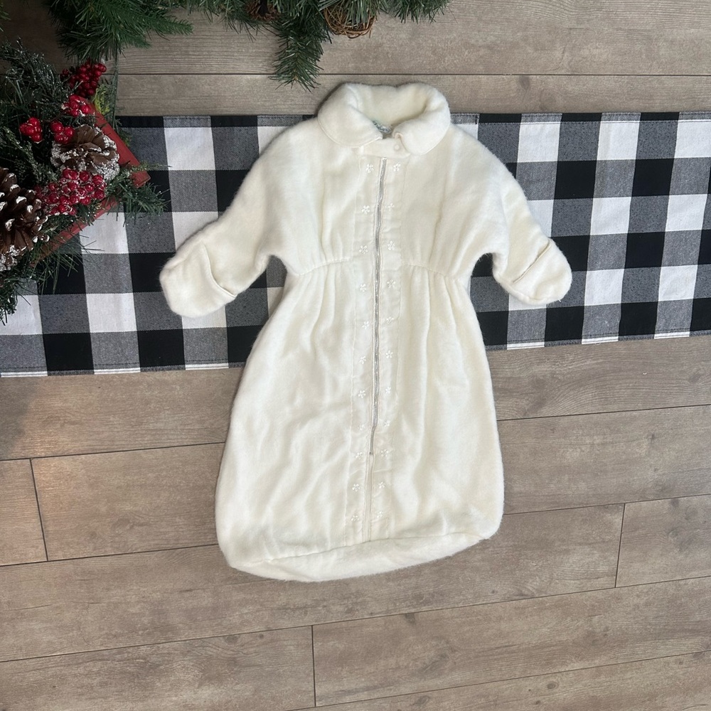 Vtg 1950s White Embroidered Bunting Sack Baby Girl Mun-Robe by Walter J. Murro - Picture 16 of 16